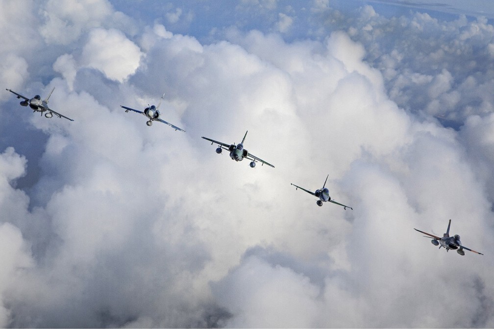 Caças brasileiros e chilenos participaram do primeiro dia de exercícios do Cruzex 2018, em Natal — Foto: Sargento Johnson/FAB
