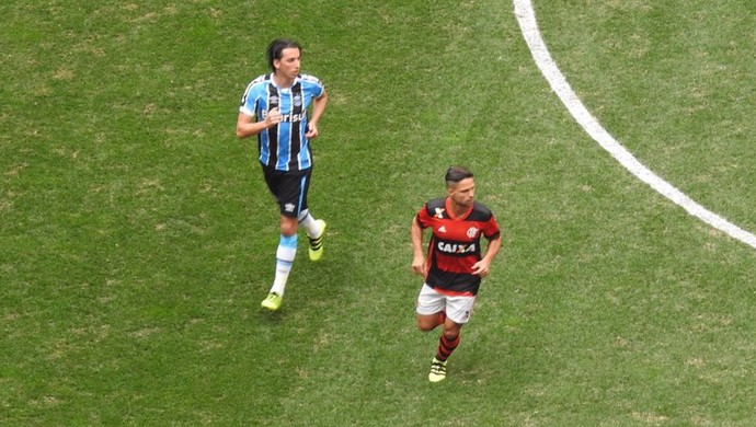Pedro Geromel leva terceiro cartão e desfalca Grêmio contra o Atlético-MG
