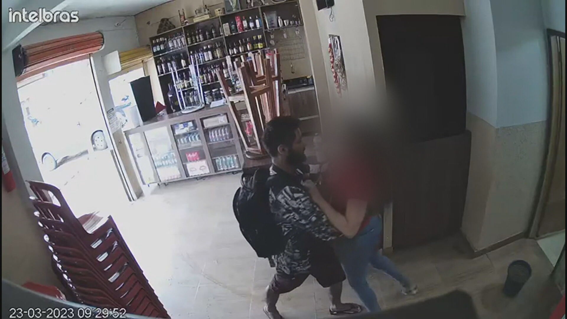 VÍDEO mostra momento em que ex-companheiro esfaqueia mulher em Vicente Pires, no DF