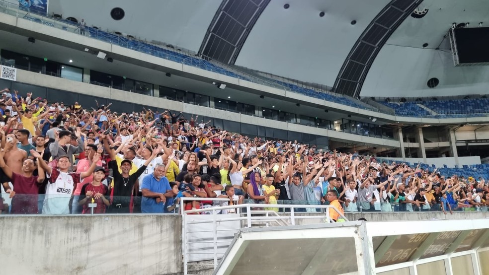 Torcida de Extremoz fez a festa na Arena das Dunas &mdash; Foto: Erick Dias/FNF