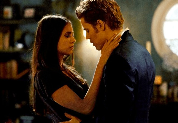 Nina Dobrev e Paul Wesley em cena de The Vampire Diaries (Foto: Reprodução)