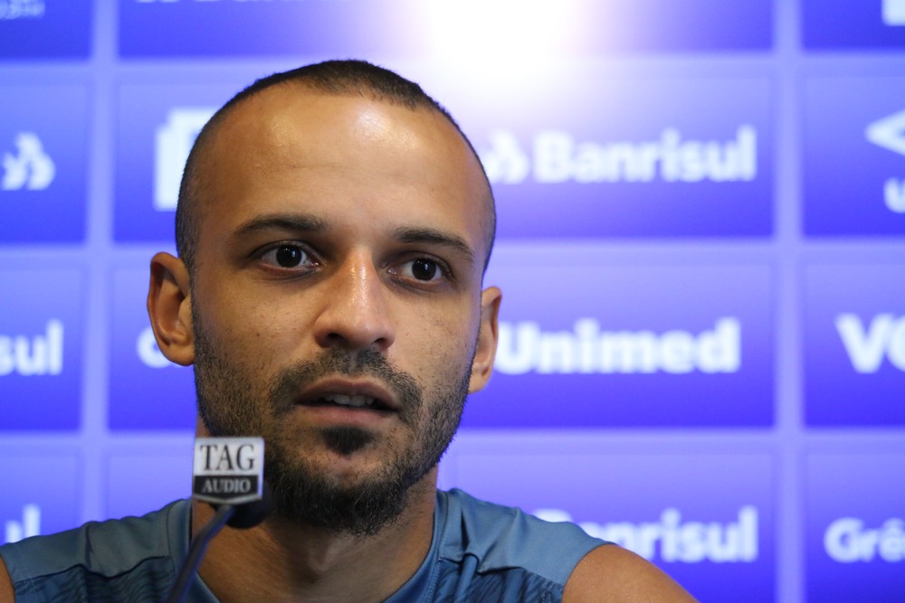 Thaciano revela conversa com Renato e afirma não ser gênio para ser armador do Grêmio