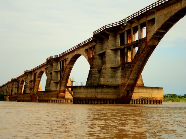 Ponte Eurico Gaspar foi inaugurada há 65 anos e demorou 10 para ficar pronta (Foto: Divulgação/Iphan/MS)