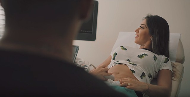 Mayra Cardi anuncia gravidez em clipe de Arthur Aguiar (Foto: Reprodução/ Youtube)