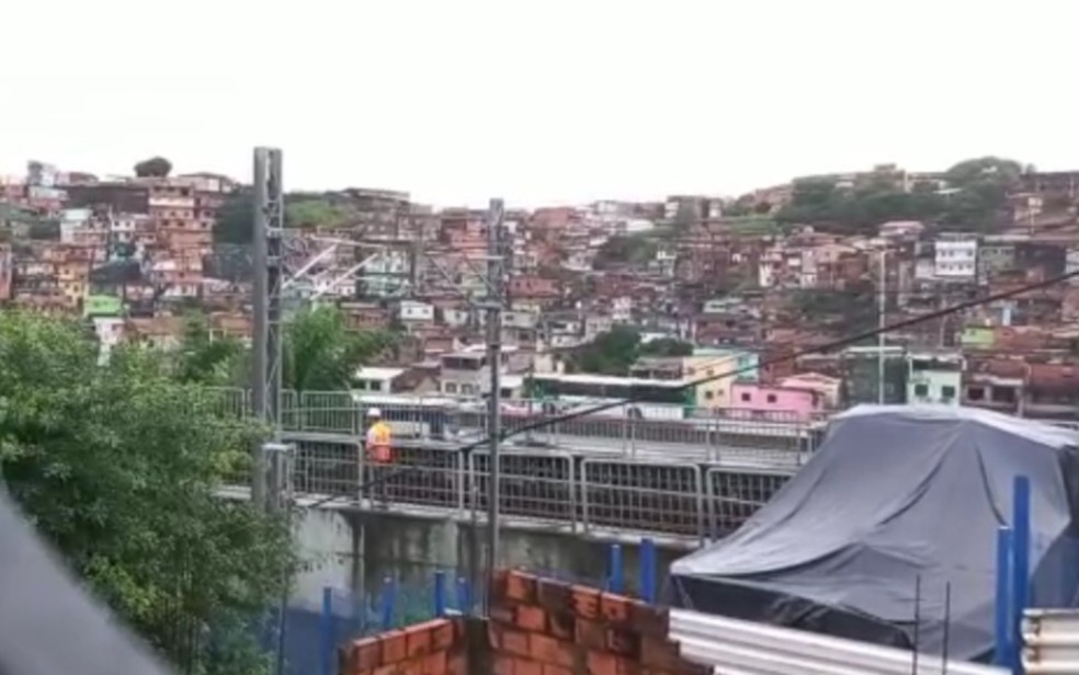 Morador flagra explosões em trilho do metrô de Salvador — Foto: Reprodução/Redes Sociais