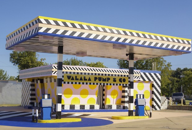 EUA tem posto de gasolina transformado em mural imersivo por Camille Walala (Foto: Divulgação)