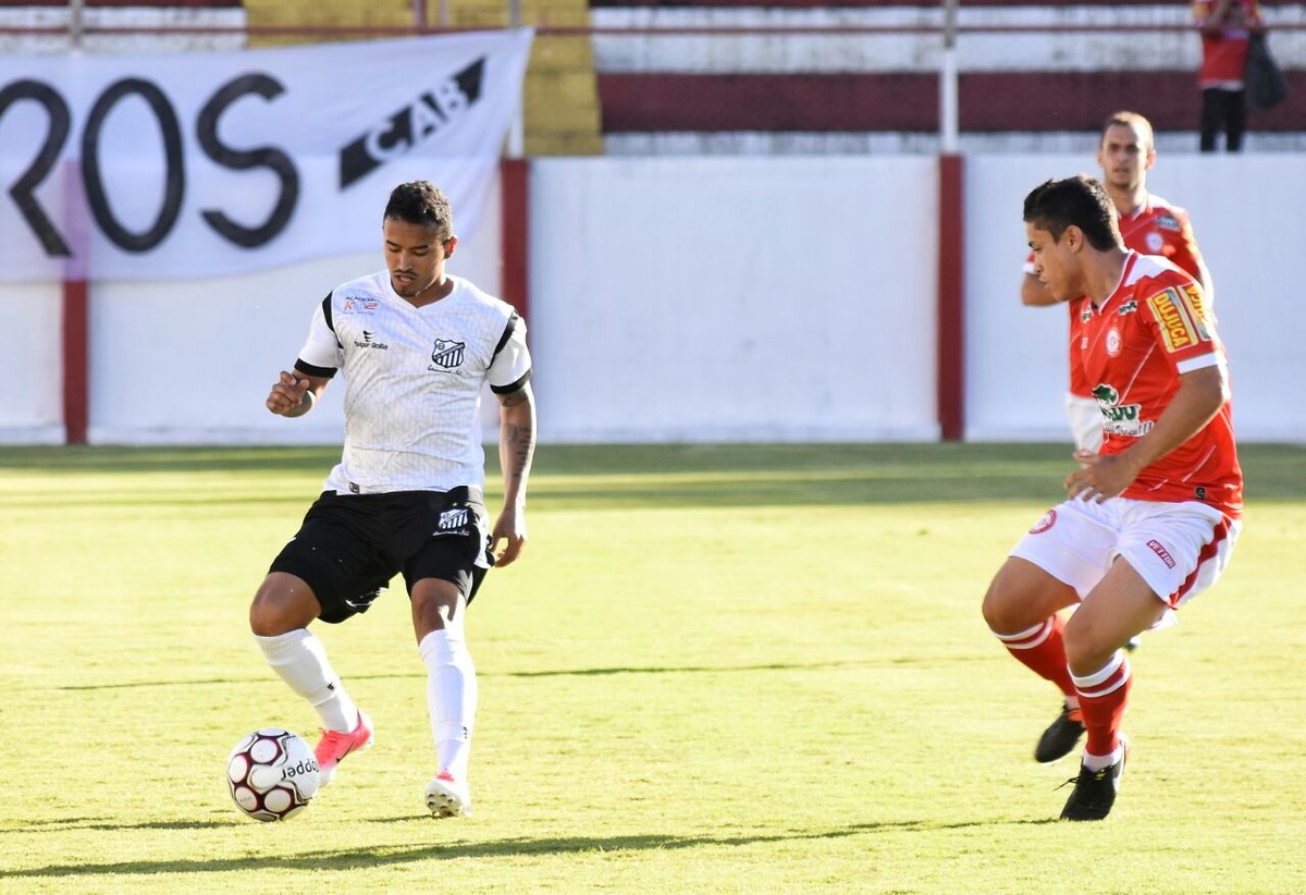 Zagueiro reconhece cobrança da torcida do Tombense, mas vê saída 