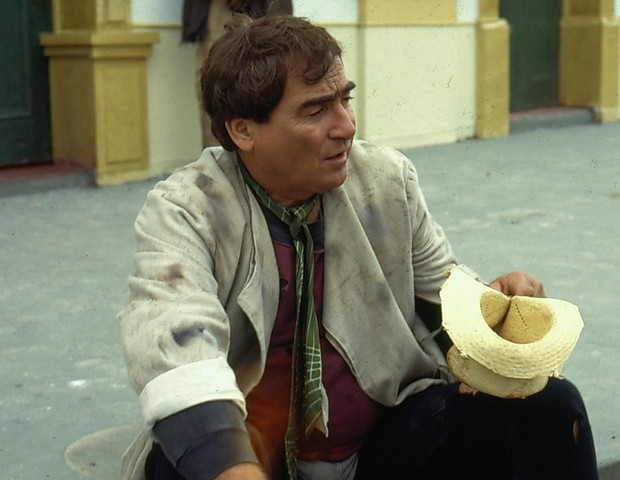 Luís Gustavo como Firmino do Espírito Santo, o protagonista da novela Mico Preto (Globo, 1990) (Foto: Jorge Baumann/TV Globo)