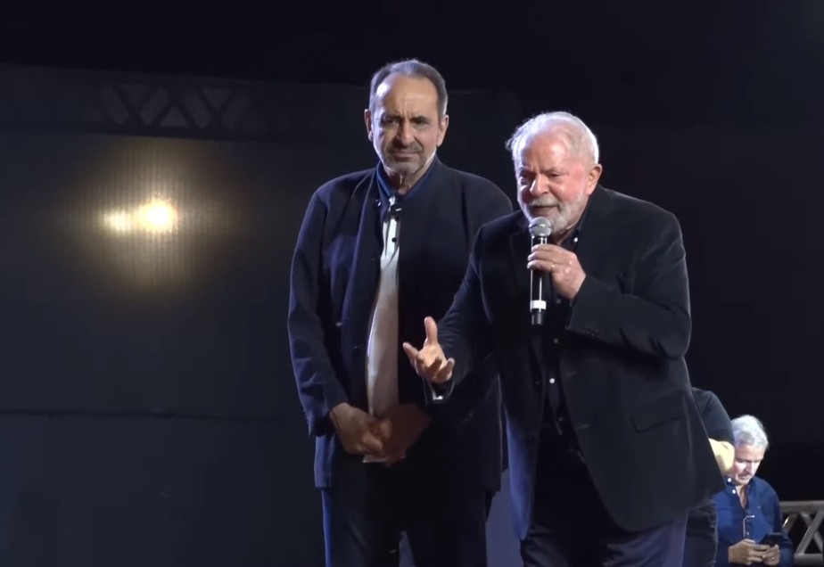 O ex-presidente Lula e o candidato ao governo de Minas Alexandre Kalil (PSD) em ato em Uberlândia