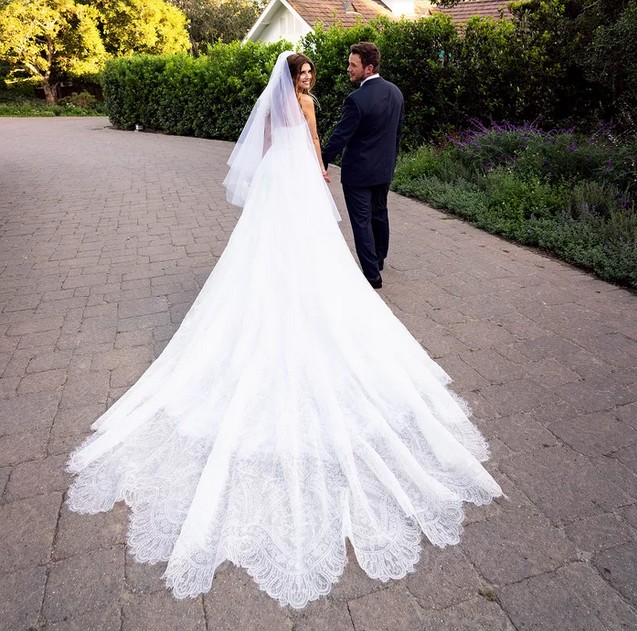 O primeiro dos vestidos utilizados por Katherine Schwarzenegger em seu casamento com o ator Chris Pratt (Foto: Instagram)