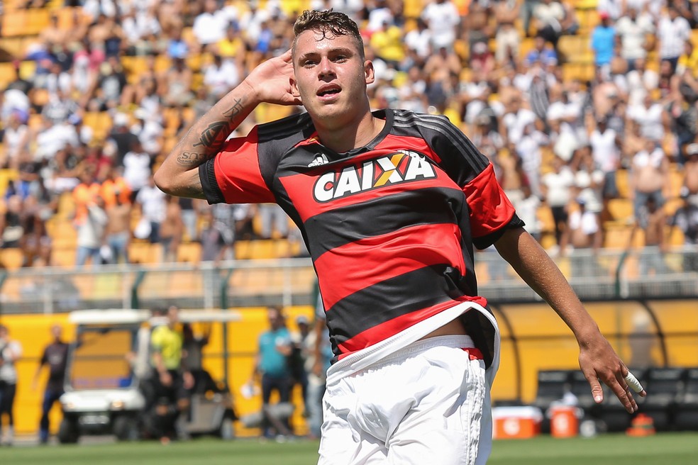 Matheus Savio comemora gol na final da Copinha em 2016 (Foto: Ag&ecirc;ncia Estado)