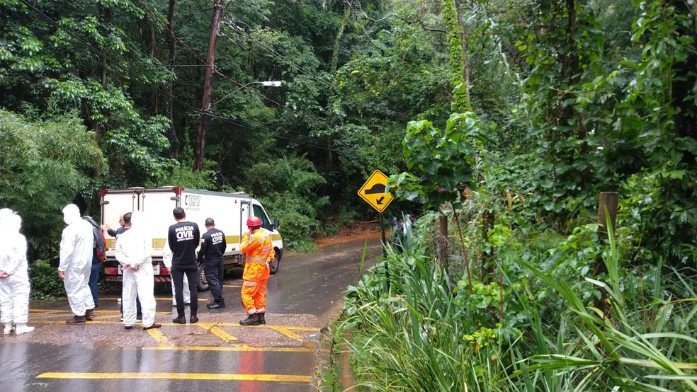 Carro com cinco pessoas da mesma família é soterrado na Grande BH — Foto: Polícia Civil de Minas Gerais