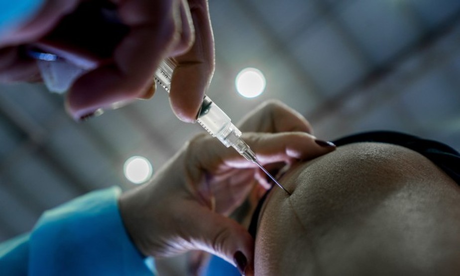 Vacina contra a Covid-19 sendo aplicada em Santa Catarina