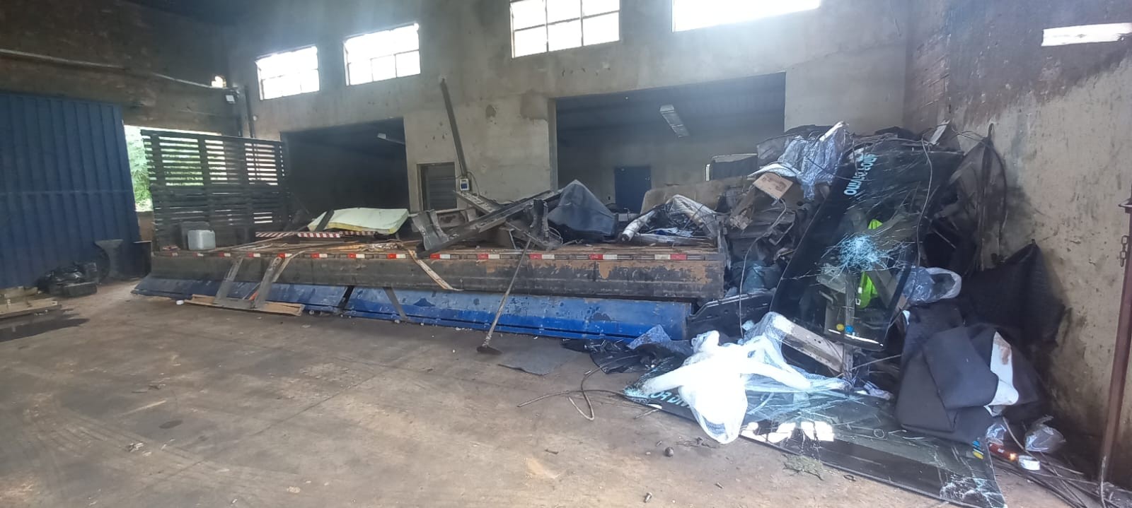 Polícia Civil encontra desmanche de caminhões em barracões na zona rural de Limeira