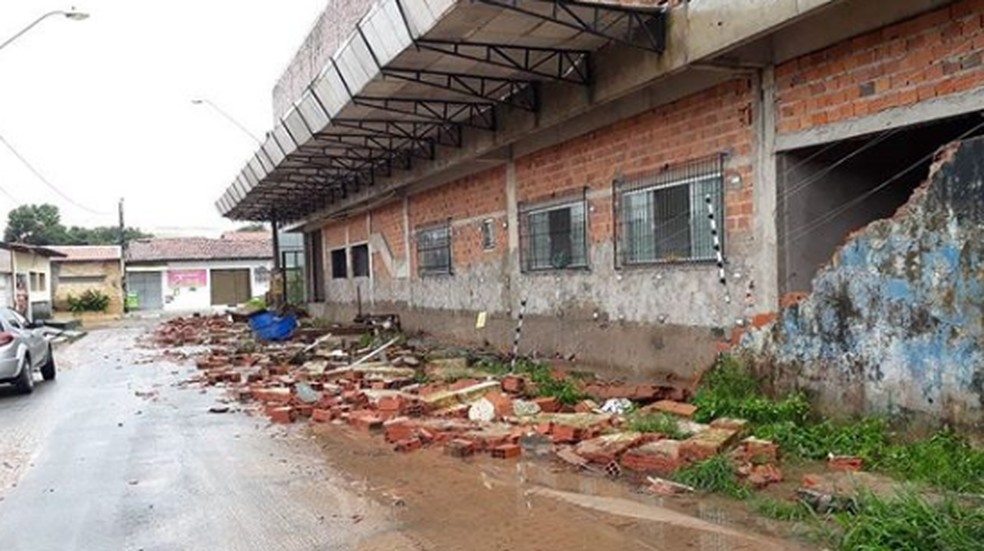 Chuva causa estragos em obra de nova sede da instituição Antônio Bruno  — Foto: Reprodução/ Redes Sociais 