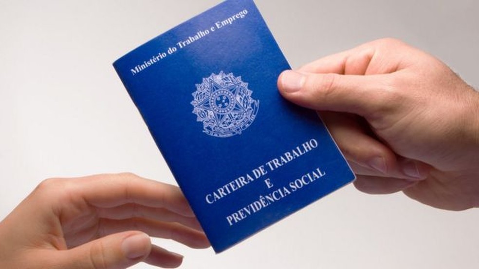 'A reforma da previdência tende a fazer com que esses indivíduos mais velhos precisem ficar mais tempo no mercado de trabalho, porque vão se aposentar mais tarde', diz Ottoni — Foto: Getty Images via BBC