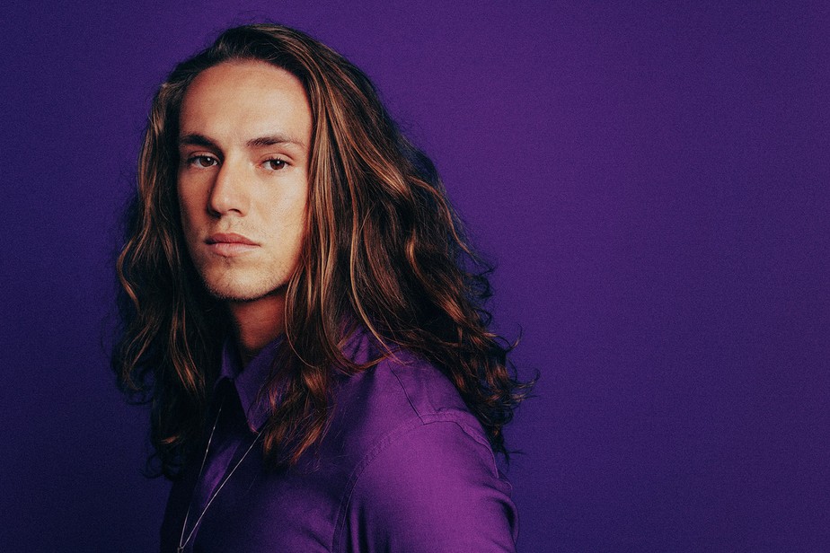 Vitor Kley lança 'A Bolha' e diz que disco é 'forma de abraçar as pessoas mesmo estando longe'