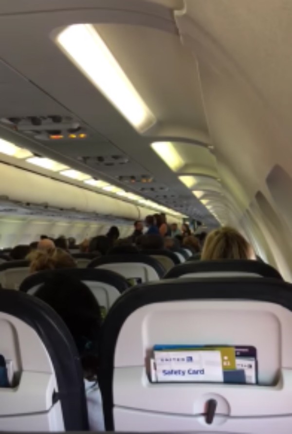 Passageiros discutem em voo por questões políticas (Foto: Reprodução)