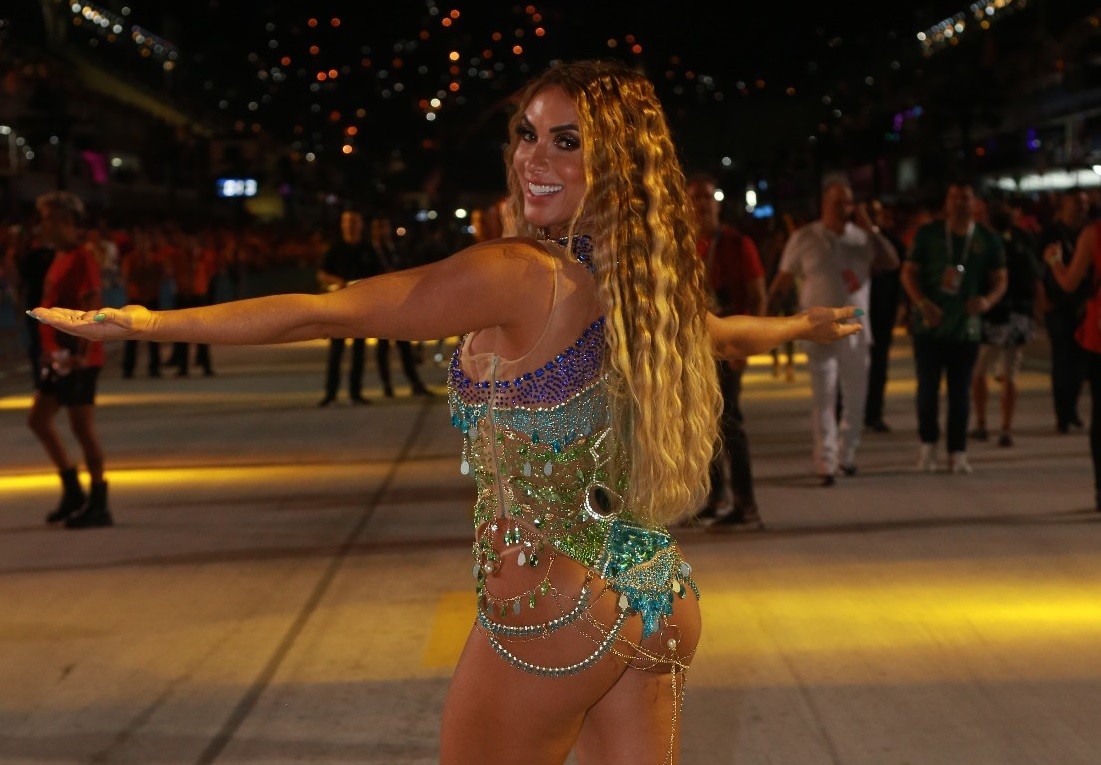 Nicole Bahls capricha no visual para curtir Carnaval no Rio de Janeiro (Foto: Dilson Silva/AgNews)