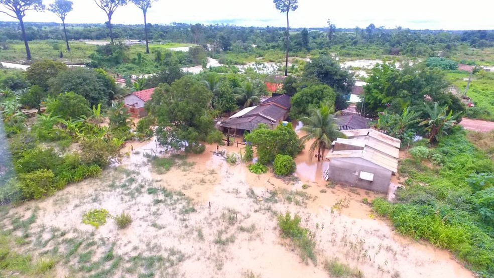 Em GuarantÃ£ do Norte, famÃ­lias tiveram as casas invadidas pela Ã¡gua e prefeitura decretou situaÃ§Ã£o de emergÃªncia (Foto: Defesa Civil/DivulgaÃ§Ã£o)