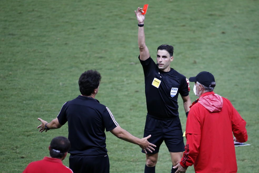Fernando Diniz foi expulso na partida entre São Paulo e Fortaleza — Foto: ESTADÃO CONTEÚDO