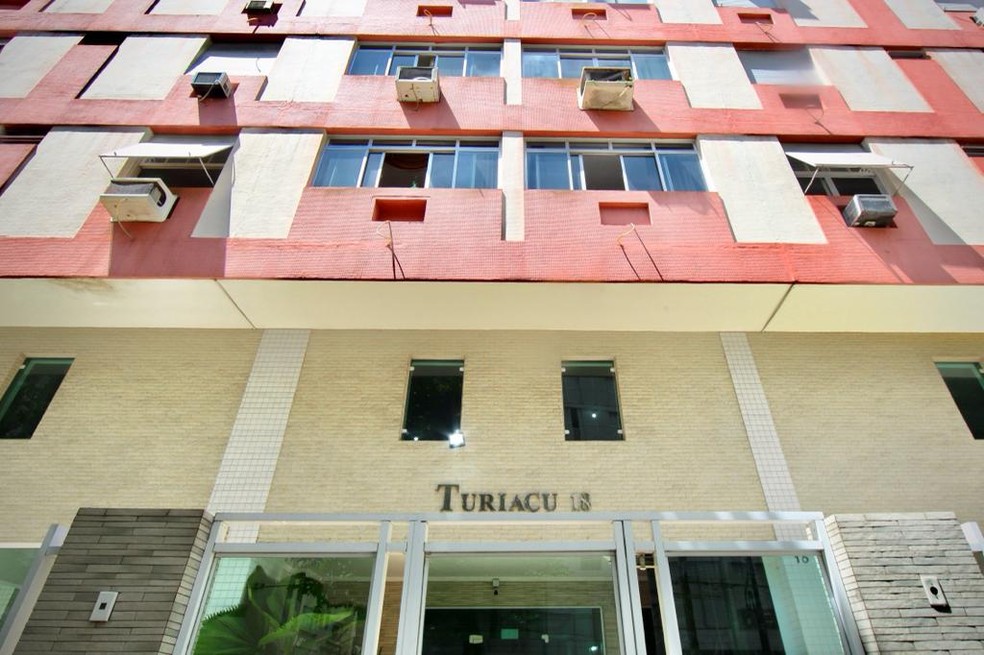 Advogado mata ex-mulher a tiros dentro de garagem de pr&eacute;dio e comete suic&iacute;dio no litoral de SP &mdash; Foto: Vanessa Rodrigues