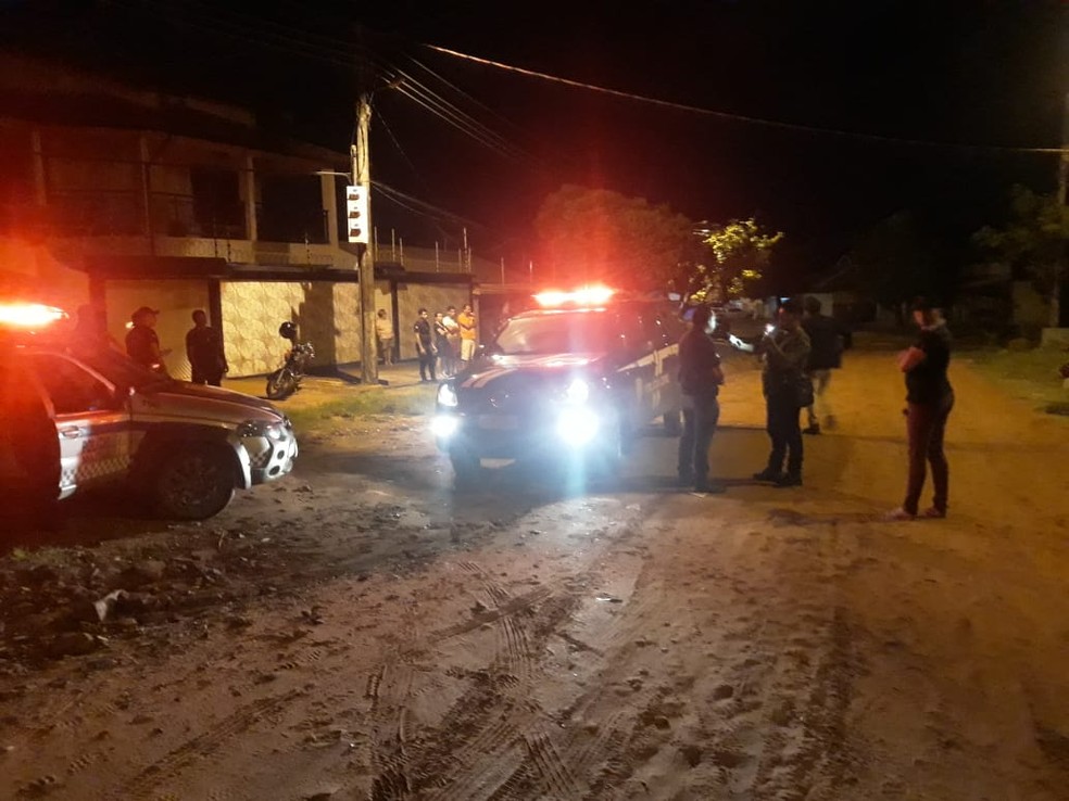 Polícias Civil e Militar estiveram no local para apurar as circunstâncias do crime — Foto: Reprodução/Redes Sociais