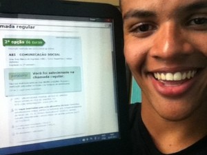 Jovem é aprovado em universidade do Rio de Janeiro pelo Sisu (Foto: Renan Bento/ Arquivo Pessoal) Jovem é aprovado em universidade do Rio de Janeiro pelo Sisu (Foto: Renan Bento/ Arquivo Pessoal)