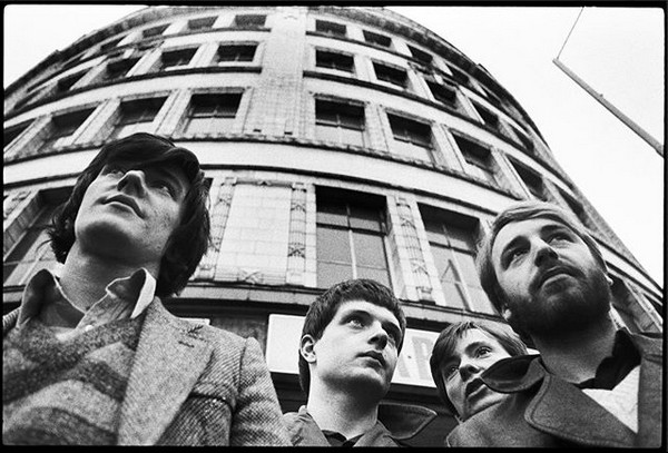 O músico Ian Curtis com seus colegas de Joy Division (Foto: Instagram)