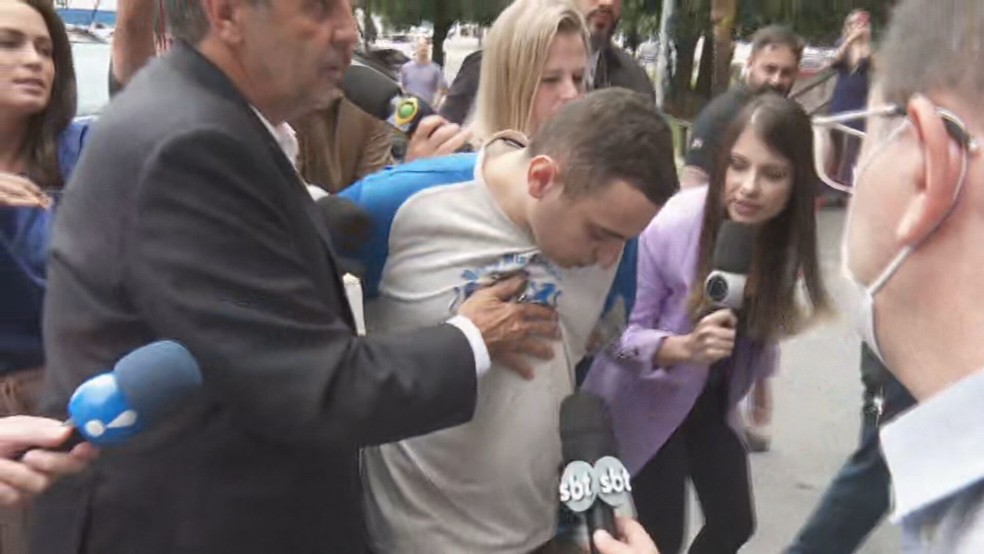 Suspeito de roubar e matar estudante se entrega e é preso pela polícia em SP — Foto: TV Globo