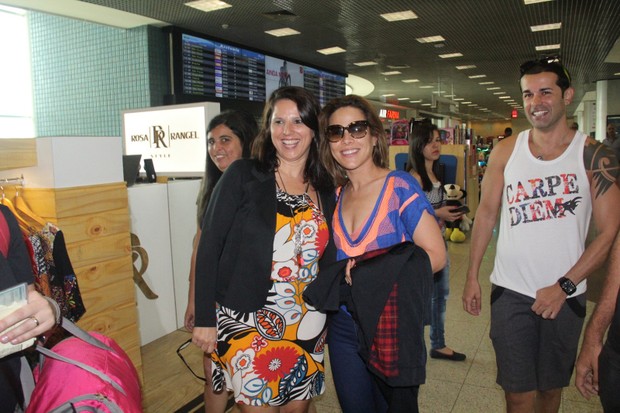 EGO - Wanessa Camargo é assediada por fãs em aeroporto do Rio ...