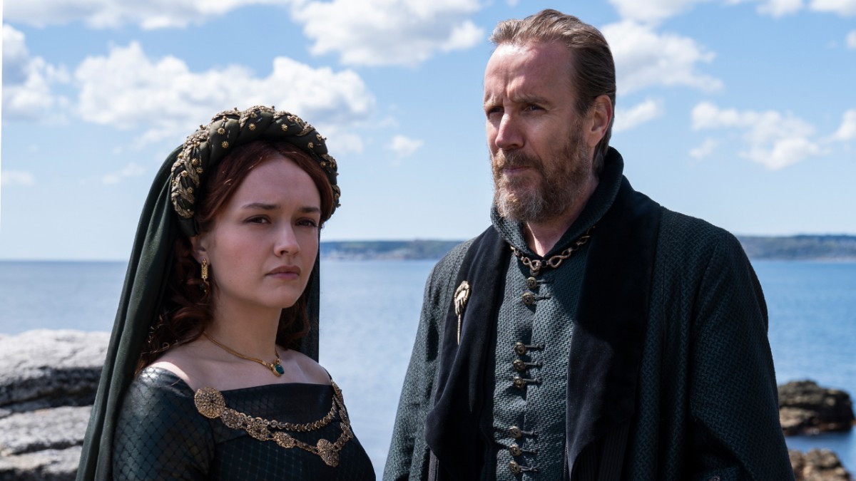 Olivia Cooke (Alicent Hightower) e Rhys Ifans como Otto Hightower (Foto: Divulgação/HBO)