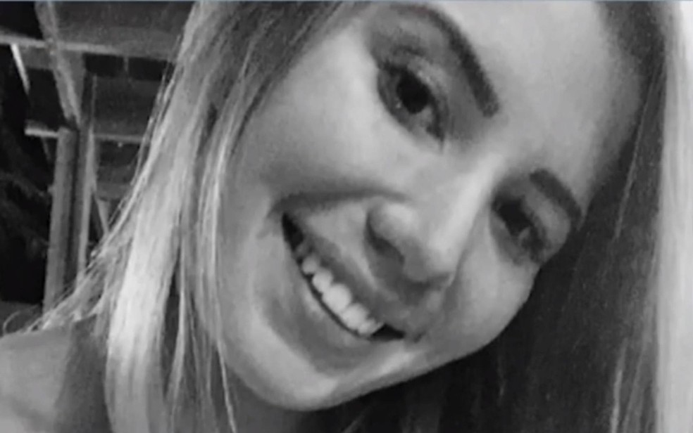 Ana Luiza Dompsin, de 25 anos, foi encontrada morta dentro de casa com um tiro na nuca no dia 23 de março — Foto: Reprodução
