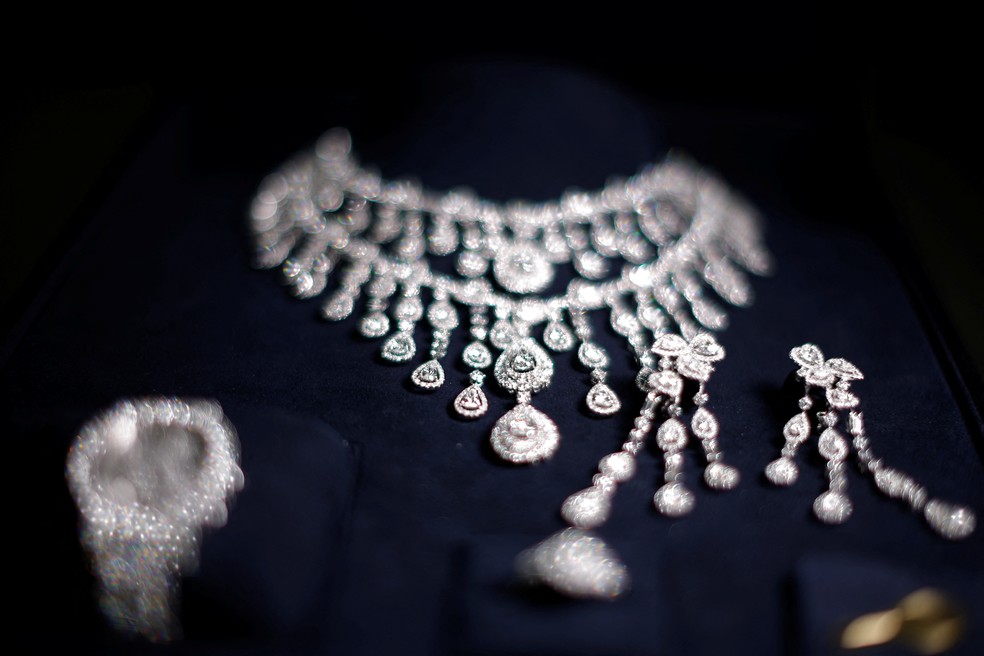 Conjunto de joias avaliadas em R$ 16,5 milhões apreendido pela Receita — Foto: Amanda Perobelli/Reuters