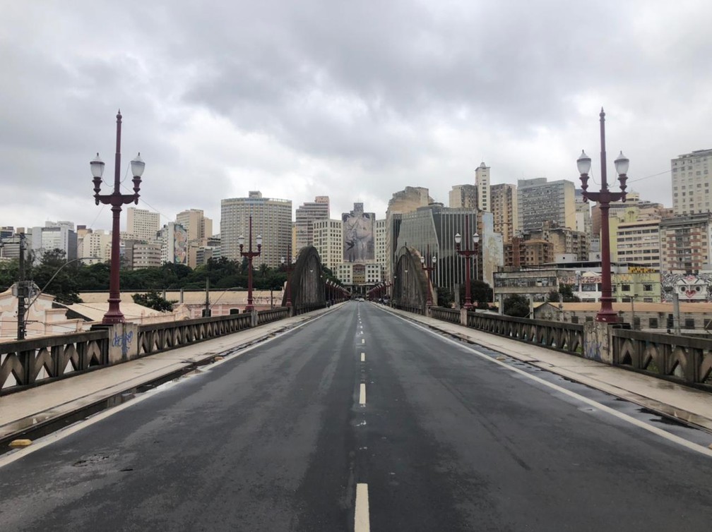 Viaduto Santa Tereza deserto na terça-feira de Carnaval 2021, quando pandemia obrigou cidades a proibirem festas e aglomerações. — Foto: Marcelo Moreira / TV Globo