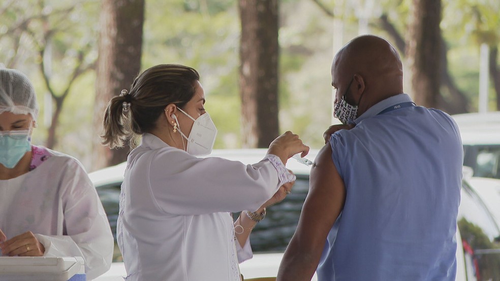 Vacinação contra Covid-19 no DF — Foto: TV Globo / Reprodução