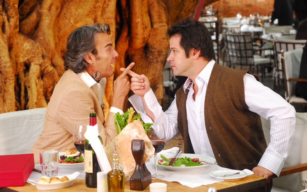 Cena da novela 'Ti ti ti', com Alexandre Borges e Murilo Benício — Foto: Divulgação/TV Globo