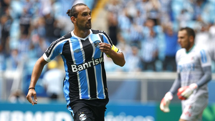 Com caminhão de dinheiro, chineses levam destaques do futebol brasileiro