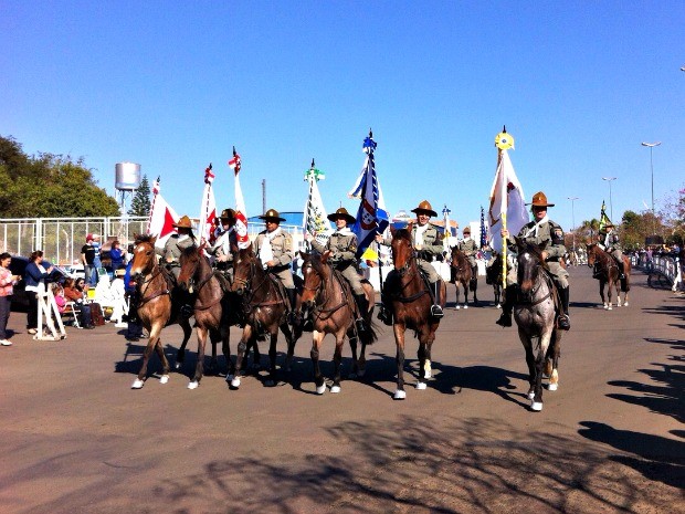 Desfile farroupilha em Uruguaiana (Foto: Josiane Pimentel/RBS TV)