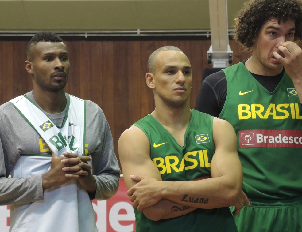 Leandrinho e Varejão na seleção brasileira  (Foto: David Abramvezt)