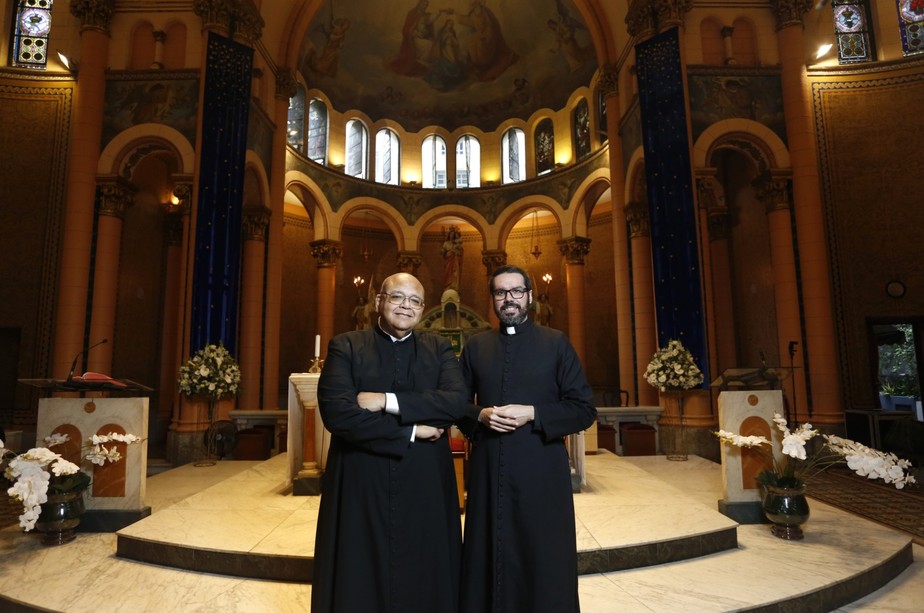 Padre Jorjão (à esquerda) e o diácono Rafael Brasil
