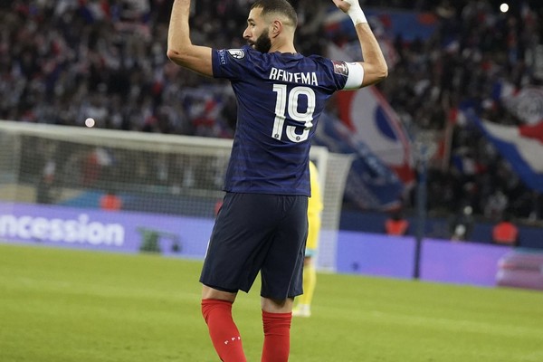 Benzema, atacante da seleção francesa e favorito ao prêmio de Melhor Jogador do Mundo nesta temporada (Foto: Reprodução/Twitter)