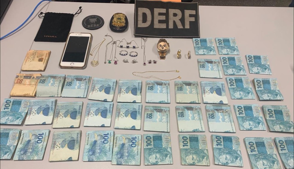 Parte dos objetos levados foi recuperada — Foto: Divulgação