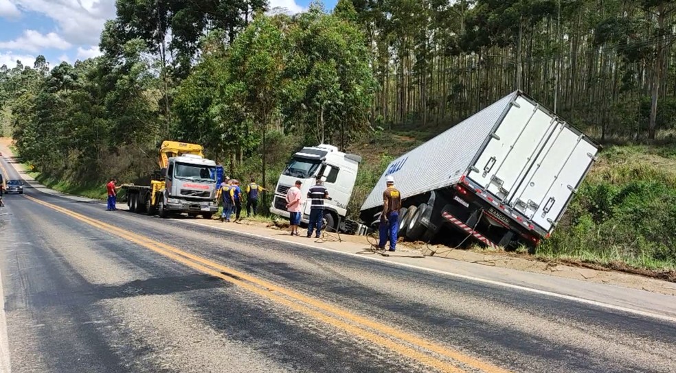 Obra da rodovia do Contorno vai ser refeita após acidentes em Poços de Caldas — Foto: Reprodução/EPTV 