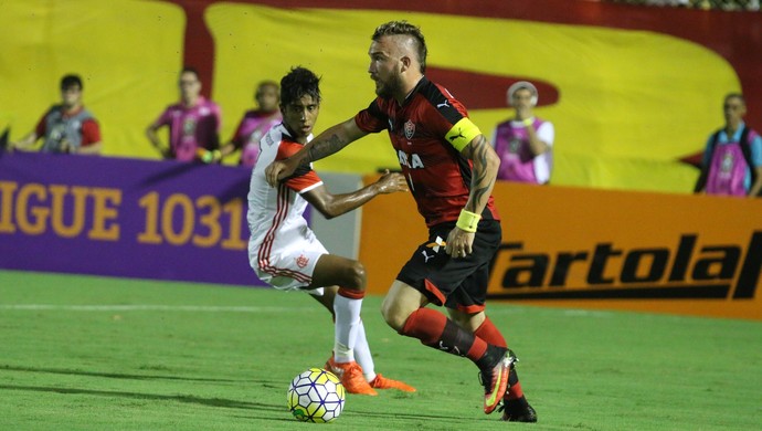 Vitória confirma interesse em adquirir Willian Farias em definitivo