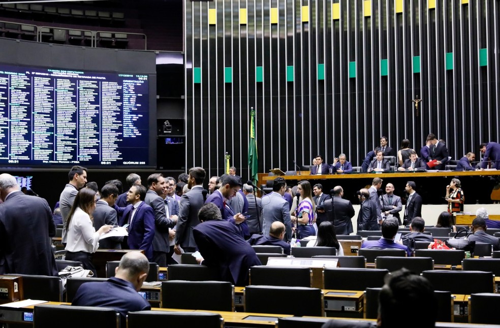 Deputados reunidos no plenário da Câmara durante a sessão desta terça-feira (17) — Foto: Luis Macedo/Câmara dos Deputados