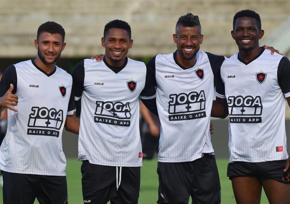 No Botafogo-PB, Léo Moura é a grande referência — Foto: Josemar Gonçalves / Botafogo-PB
