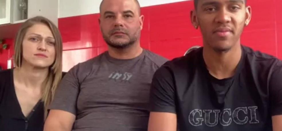 Voluntários brasileiros auxiliam Guilherme na Polônia — Foto: Reprodução/TV Globo