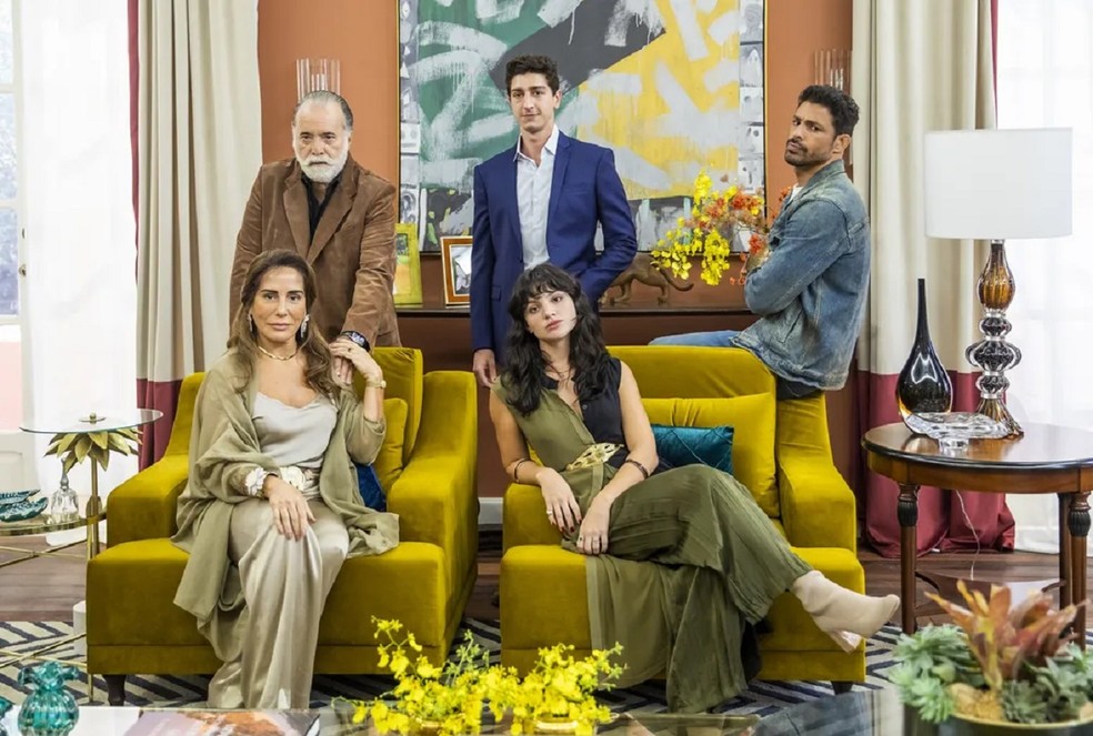 Antonio LaSelva (Tony Ramos) é casado com Irene (Gloria Pires), com quem teve dois filhos Daniel (Johnny Massaro) e Petra (Debora Ozório). Antônio também é pai de Caio (Cauã Reymond), do primeiro casamento — Foto: João Miguel Junior/TV Globo
