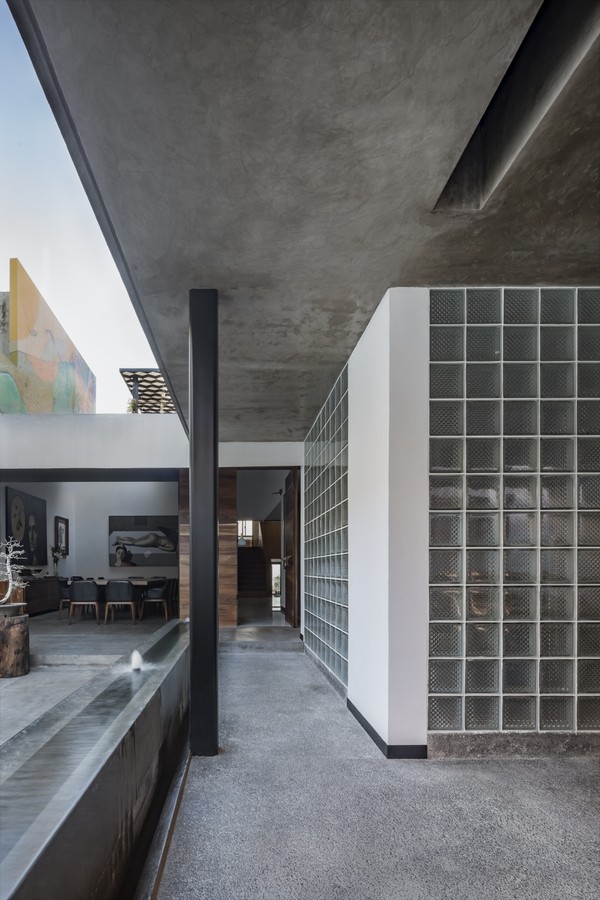 Casa de 365 m² no México é fluída e repleta de arte (Foto: Cesar Béjar)